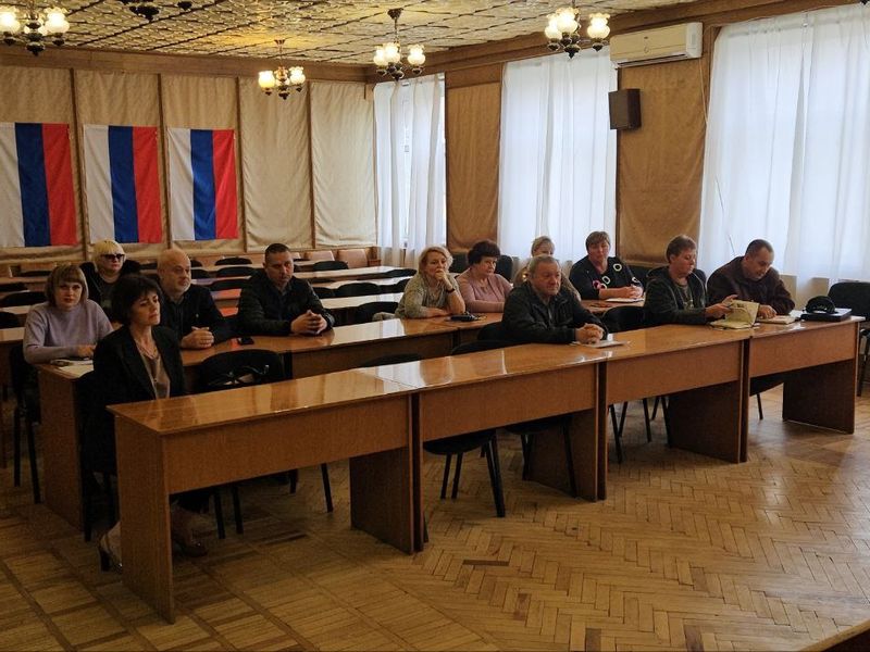 Заседание окружного совета народных депутатов.